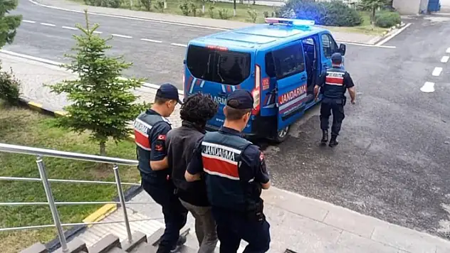Aksaray'da 5 yıl hapsi bulunan hırsızlık zanlısı JASAT ekiplerince yakalandı

