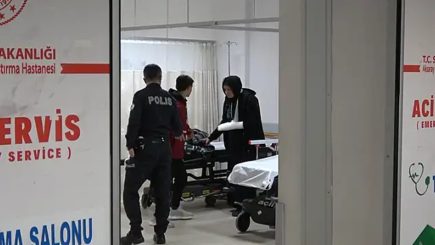 Aksaray'da Afganistan uyruklu kişi barışma isteğini reddeden boşandığı eşi ile oğlunu dövdü
