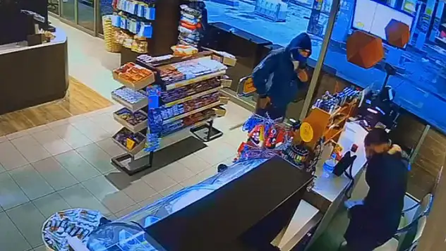 Aksaray'da akaryakıt istasyonundan 49 bin lira çalan 2 şüpheli, tutuklandı

