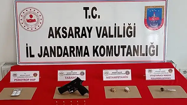 Aksaray'da aldığı uyuşturucuyla arabada sızan sürücü jandarmaya yakalandı
