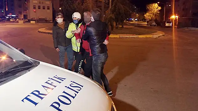 Aksaray'da alkollü araç kullanırken yakalanan kişi 'Alkol alıp geziyorlar' diye şikayet etti