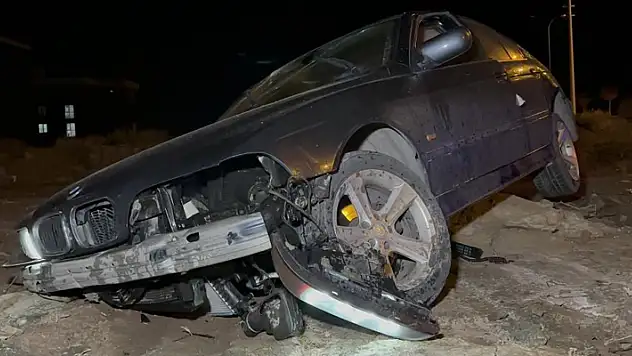 Aksaray'da alkollü sürücünün kullandığı araç kontrolden çıkıp şarampole düşerek kuma saplandı
