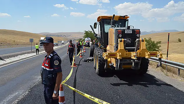 Aksaray'da asfalt çalışmasında greyderin altında kalan işçi öldü

