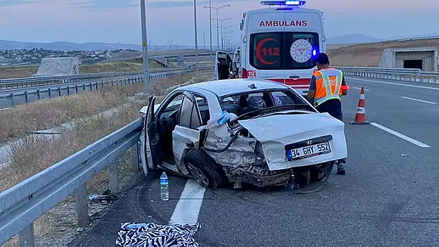Aksaray'da bariyerlere çarpan otomobildeki çocuk öldü, 7 kişi yaralandı
