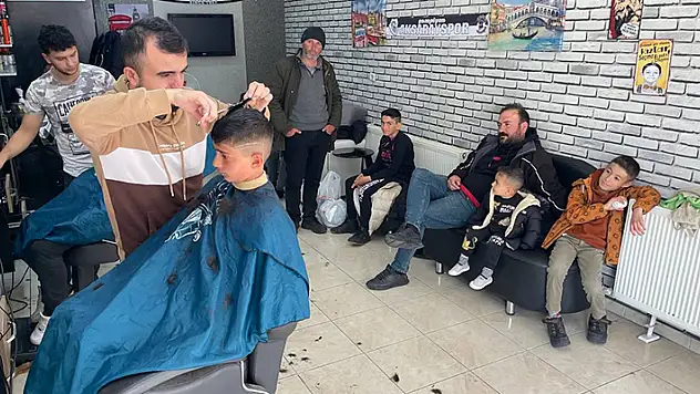 Aksaray'da berberlerde bayram yoğunluğu
