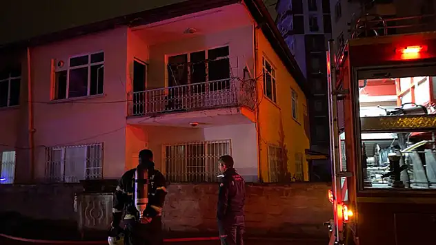 Aksaray'da bir evde çıkan yangın hasara neden oldu
