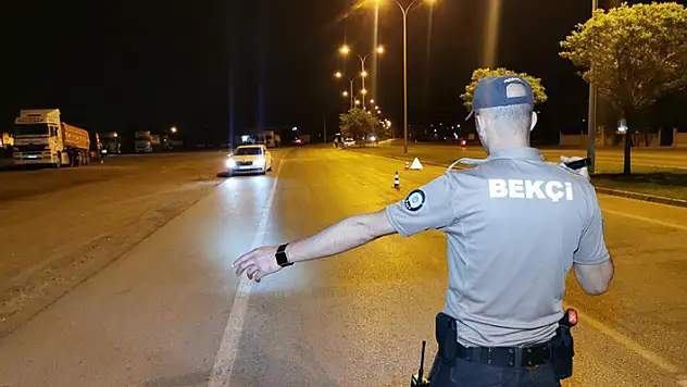Aksaray'da bir haftada 4 bin 257 kişi denetlendi: 7 gözaltı ve çok sayıda suç unsuru ele geçirildi
