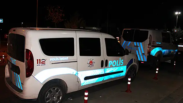 Aksaray'da bir kişi parkta tartıştığı genci bıçakladı
