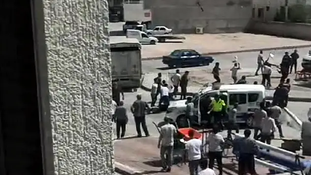 Aksaray'da borç- alacak kavgası kamerada 4 yaralı
