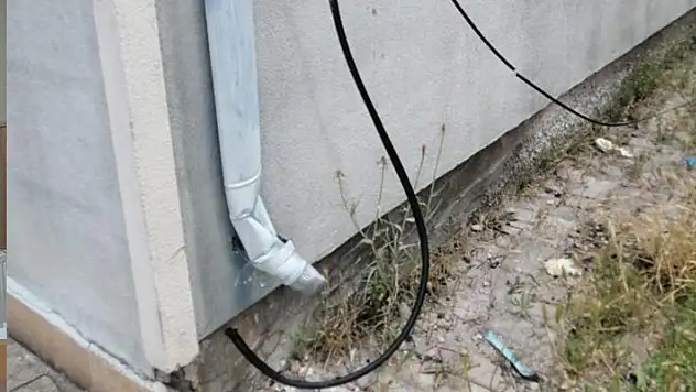 Aksaray'da çalınan telefon ve internet kabloları esnafı iletişimsiz bıraktı
