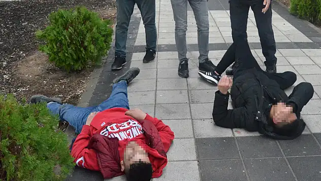 Aksaray'da çıkan bıçaklı kavgada 4 lise öğrencisi yaralandı

