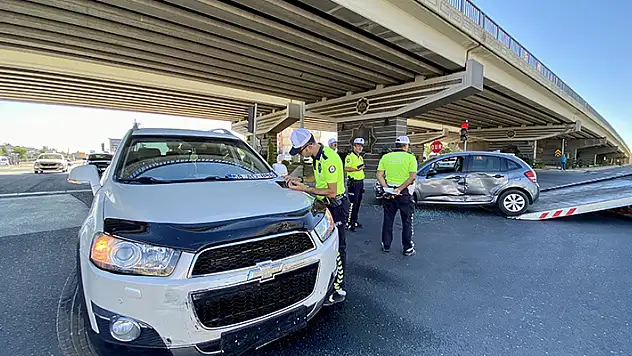 Aksaray'da cip ile otomobilin çarpışması sonucu 6 kişi yaralandı
