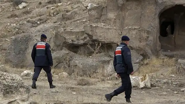 Aksaray'da define avcıları kazdıkları tünelde suçüstü yakalandı
