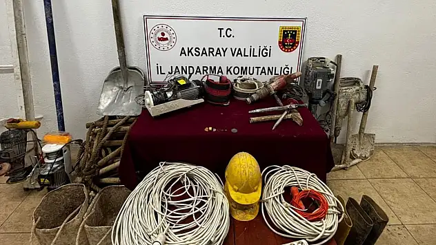 Aksaray'da define avcıları tarihi eserlerle suçüstü yakalandı
