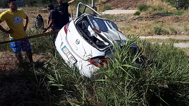 Aksaray'da devrilen otomobildeki 1 kişi öldü, 4 kişi yaralandı
