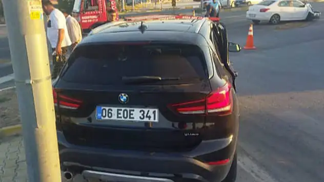 Aksaray'da, düğünden dönen ailenin otomobili kaza yaptı: 5 yaralı 
