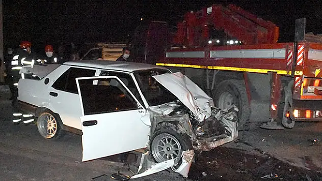 Aksaray'da dur ihtarına uymayan otomobil çekiciye çarptı: 1 ölü