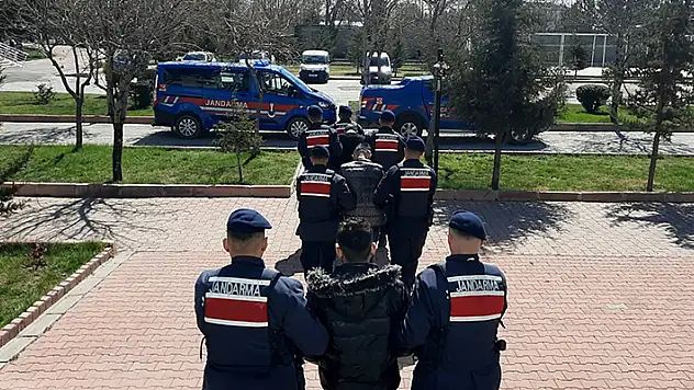 Aksaray'da düzenlenen uyuşturucu operasyonunda yakalanan 3 şüpheli tutuklandı
