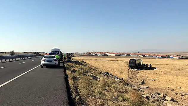 Aksaray'da düzensiz göçmenleri taşıyan otobüs kaza yaptı