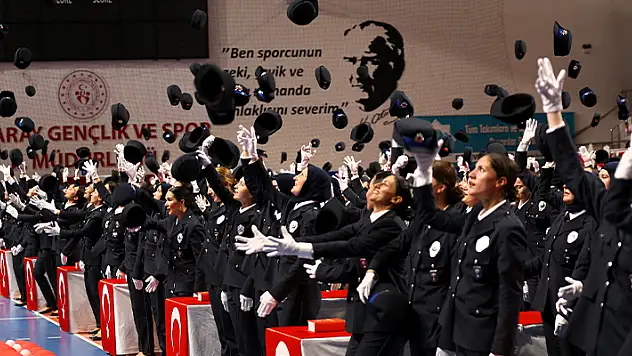 Aksaray'da eğitimini tamamlayan 280 polis adayı mezun oldu
