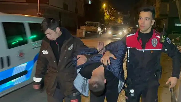 Aksaray'da ehliyetsiz, alkollü ve öfkeli iki arkadaş emniyeti alarma geçirdi! 