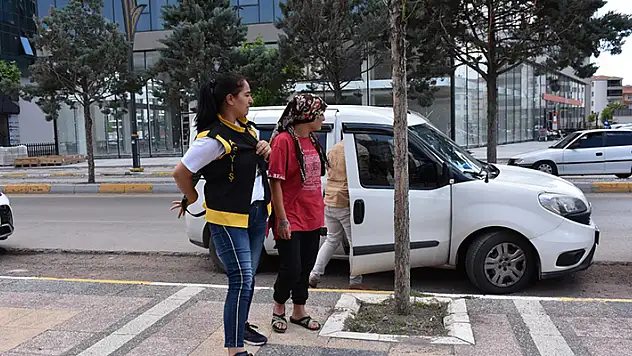 Aksaray'da eski eşini bıçaklayan kadın tutuklandı
