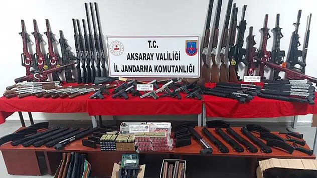 Aksaray'da evin banyosundan cephanelik çıktı
