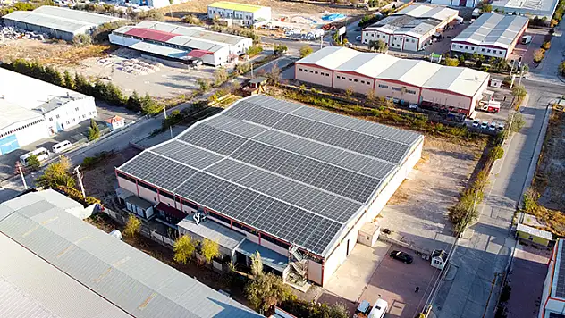 Aksaray'da fabrikaya kurulan güneş panelleriyle ekonomiye katkı sağlanıyor
