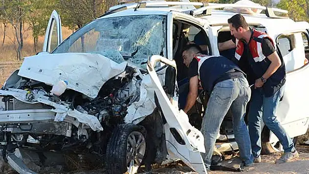 Aksaray'da feci kaza: 1 ölü, 12 yaralı