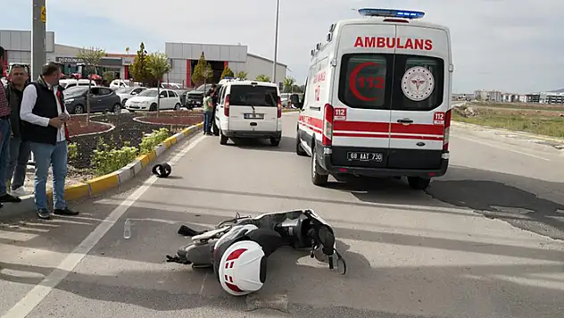Aksaray'da hafif ticari araç elektrikli motosiklete çarptı: 1 yaralı
