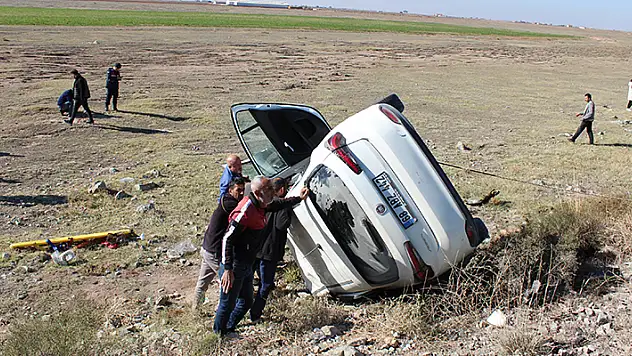 Aksaray'da hafif ticari araç ile otomobil çarpıştı: 1 ölü, 2 yaralı
