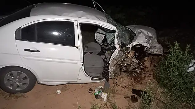 Aksaray'da hafif ticari araç ile otomobilin çarpışması sonucu 1 kişi öldü, 3 kişi yaralandı
