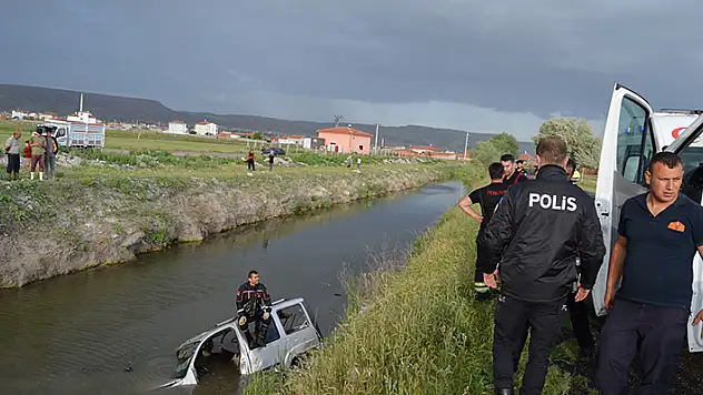 Aksaray'da hafif ticari araç sulama kanalına uçtu: 1 ölü, 1 yaralı

