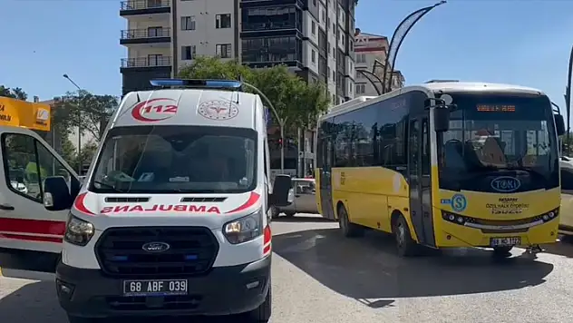 Aksaray'da halk otobüsünün çarptığı yaşlı kadın ağır yaralandı
