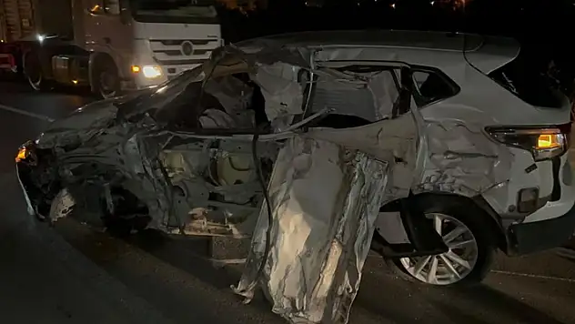 Aksaray'da hurdaya dönen otomobilin sürücüsü hafif yaralı kurtuldu
