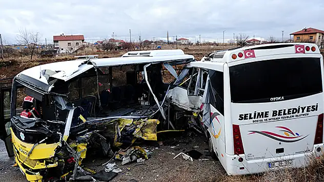 Aksaray'da iki minibüs çarpıştı: 2 ölü, 11 yaralı