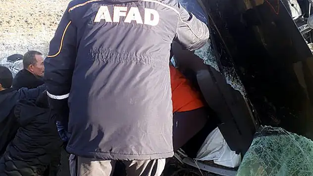 Aksaray'da iki otomobil çarpıştı: 7 yaralı