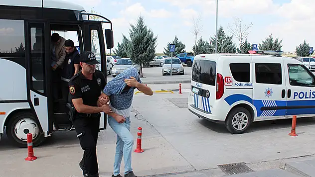 Aksaray'da internette otomobil ilanıyla dolandırıcılığa 9 gözaltı
