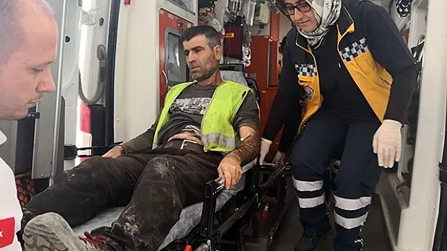 Aksaray'da işçi bayramında üzerine kalıp düşen işçi yaralandı