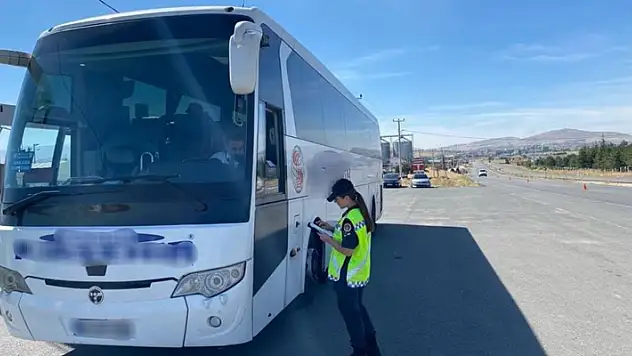 Aksaray'da jandarmadan yolcu otobüslerinde sivil trafik denetimi
