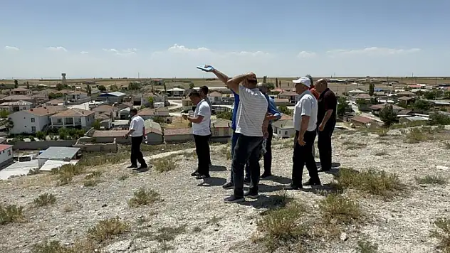 Aksaray'da kaçak kazıların hedefi olan 5 bin yıllık tarihi höyükte inceleme
