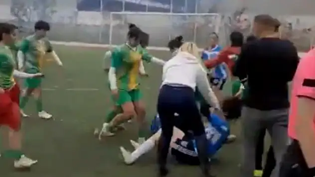 Aksaray'da kadınların futbol maçındaki kavga kamerada: 7 yaralı

