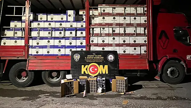 Aksaray'da kamyon kasasından 5 bin 250 adet kaçak makaron çıktı
