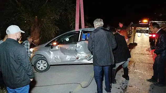 Aksaray'da kamyonet ile çarpışan otomobil kanala düştü: 3 yaralı
