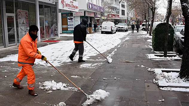 Aksaray'da kar yağışı etkili oluyor