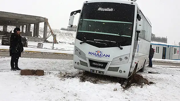 Aksaray'da kar yağışı ulaşımı etkiledi