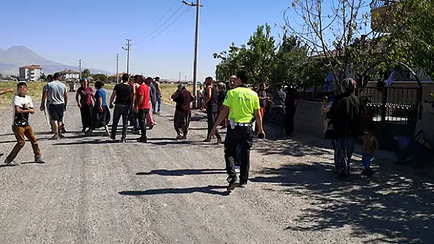 Aksaray'da kaza sonrası iki grup arasında kavga: 1'i polis 9 yaralı
