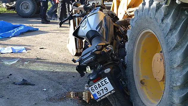 Aksaray'da kepçeye çarpan motosiklet sürücüsü öldü 
