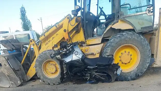 Aksaray'da kepçeyle çarpışan motosikletin sürücüsü hayatını kaybetti
