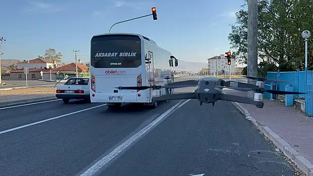 Aksaray'da kırmızı ışıkta geçen sürücüler dron ile böyle görüntülendi
